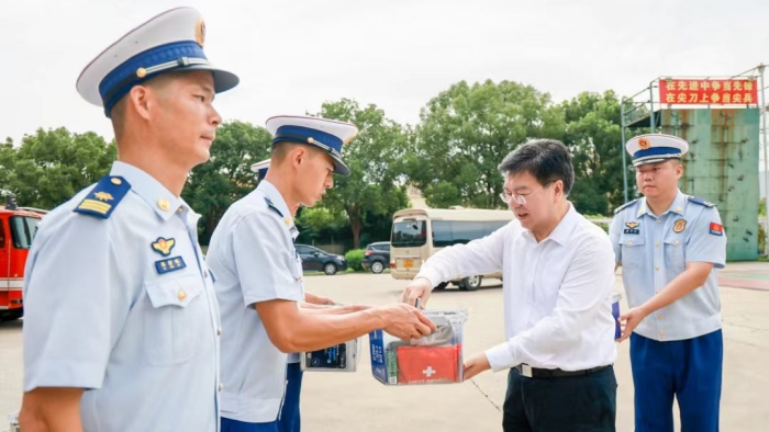 李晖带队开展夏季安康